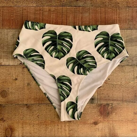 Cupshe two piece cheeky bikini bottom with banana tropical palm leaf in green an - Picture 1 of 9